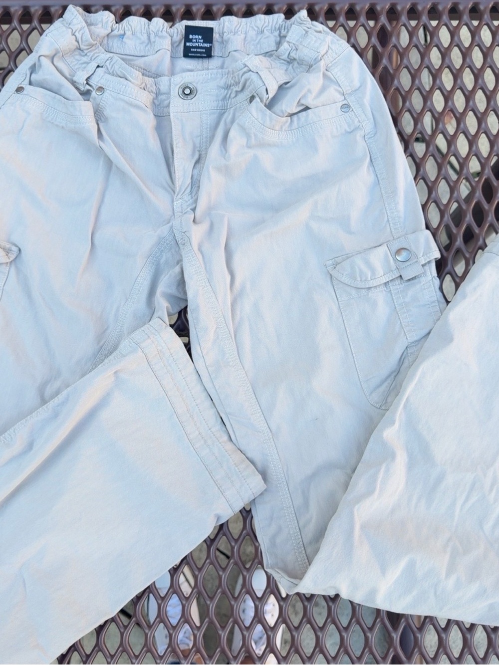 KÜHL Women’s Cargo Hiking Pants Size 6 Regular Light Gray Outdoor Utility pants.